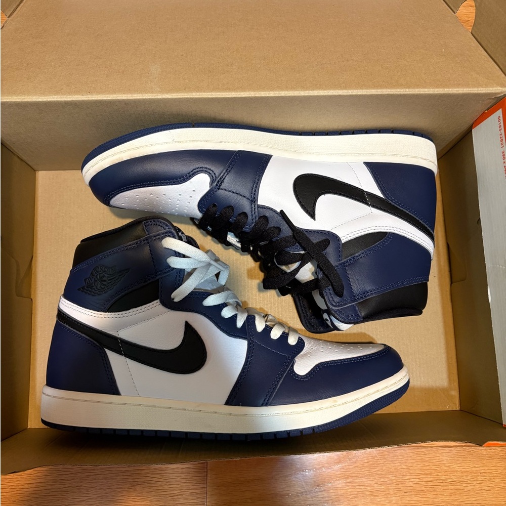 Nike Men's Navy and White Air Jordan